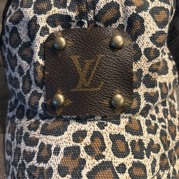 Hat - Picture 2 of 7